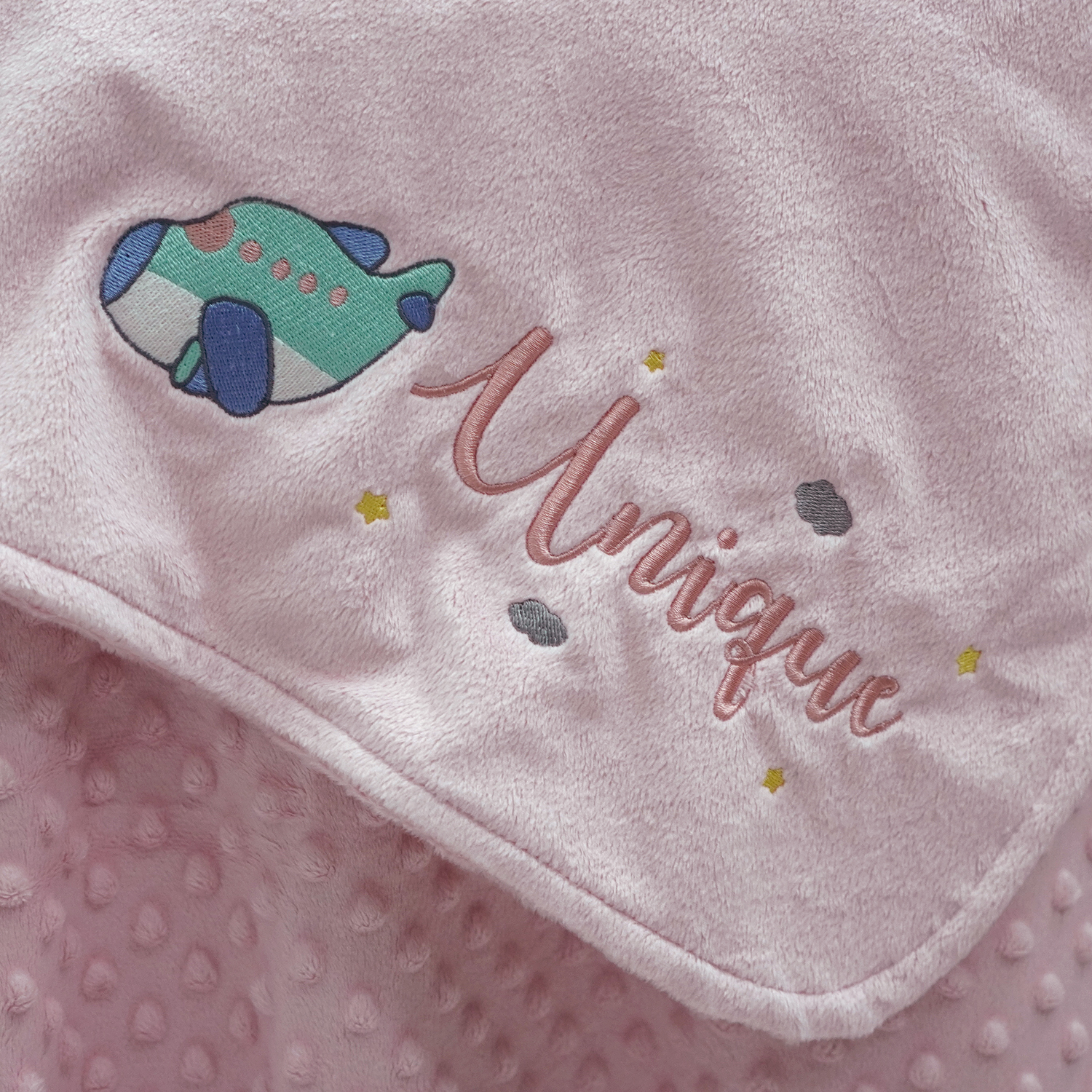 ผ้าห่ม Minky - สีชมพู 75x100cm แบบปักชื่อ+การ์ตูน - Plane