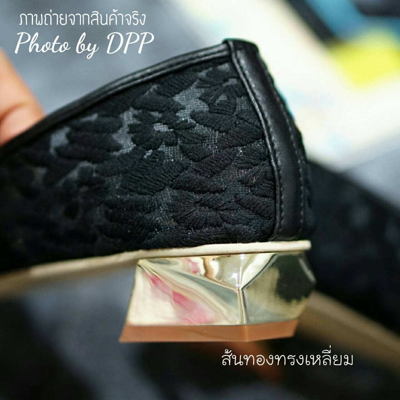 พร้อมส่ง : รองเท้าคัทชูลูกไม้ส้นทอง (สีดำ)