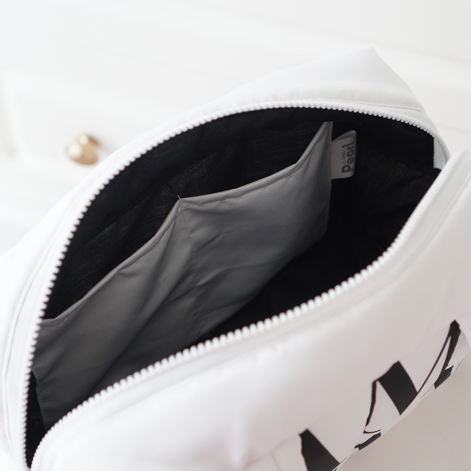 Fluffy Bowling Bag กระเป๋านุ่มนิ่ม ทรง Bowling สั่งทำใส่ข้อความ ลาย Minimal - White
