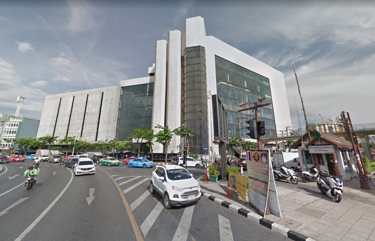 Shopping mall building for sale Next to King Taksin Monument, Wongwian Yai, Bangkok, Thailand.