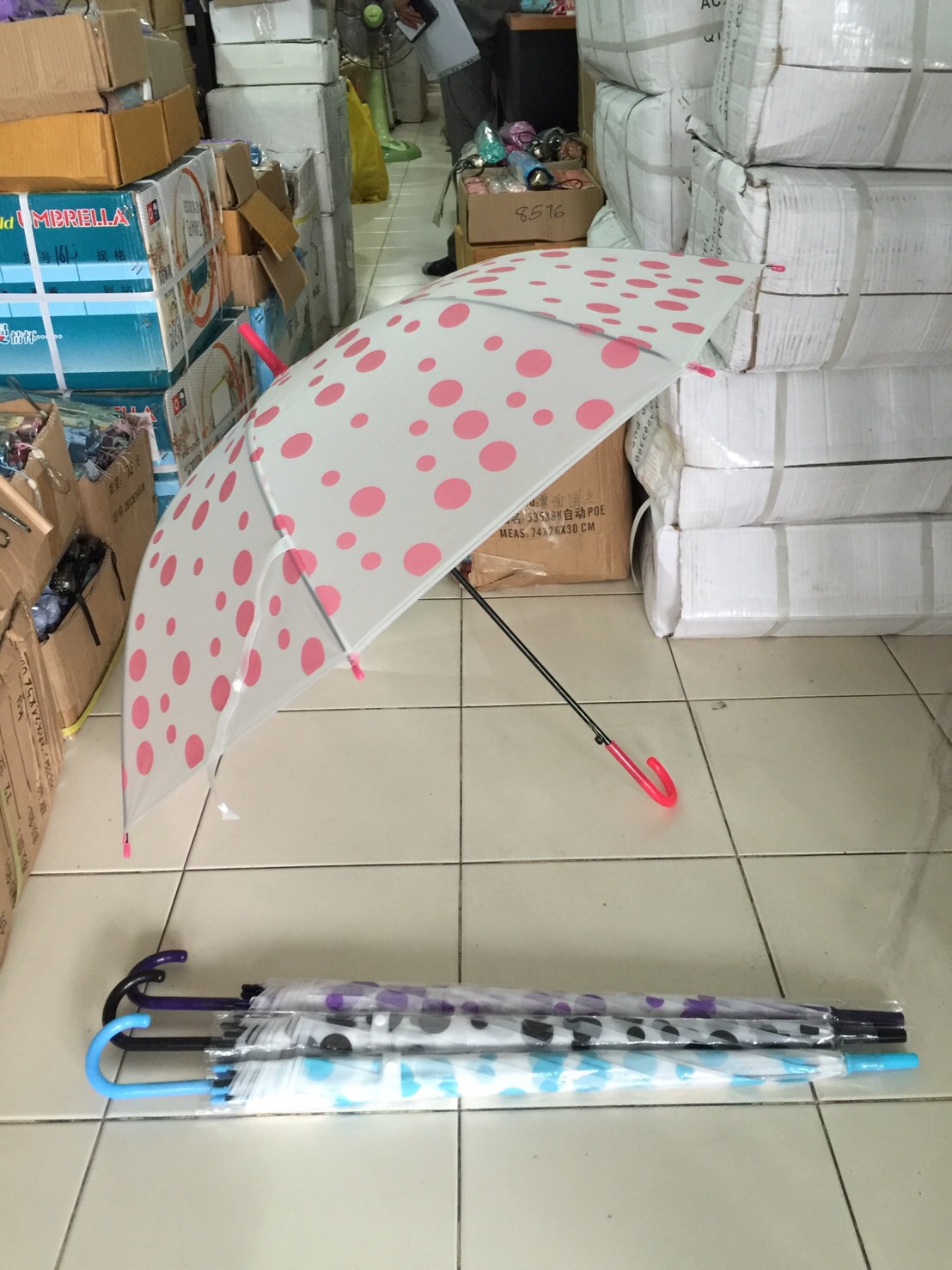 ร่มใสลายจุด