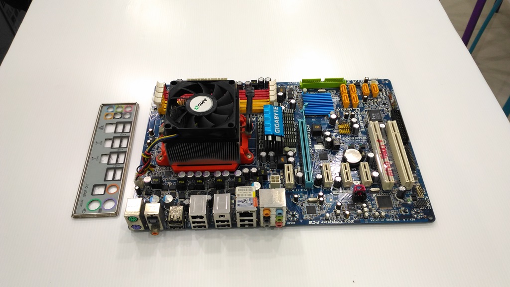 GA-MA770-US3 + AMD Athlon 64x2 5600+