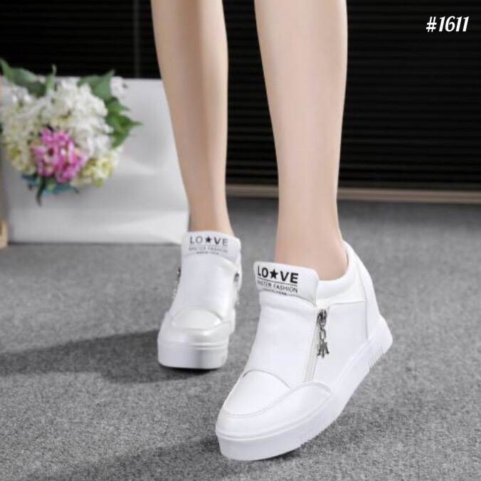 รองเท้า Ash แต่งซิปสไตล์เกาหลี (สีขาว)