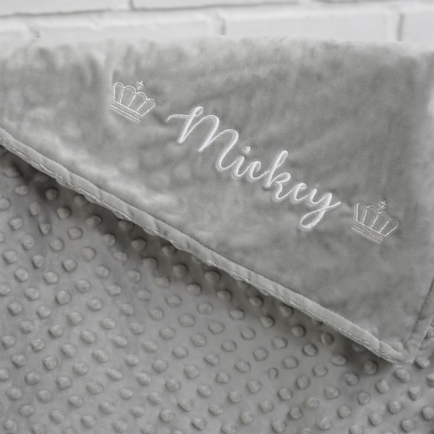 ผ้าห่ม Minky - สีเทา 75x100cm แบบปักชื่อ+icon - Crown 1