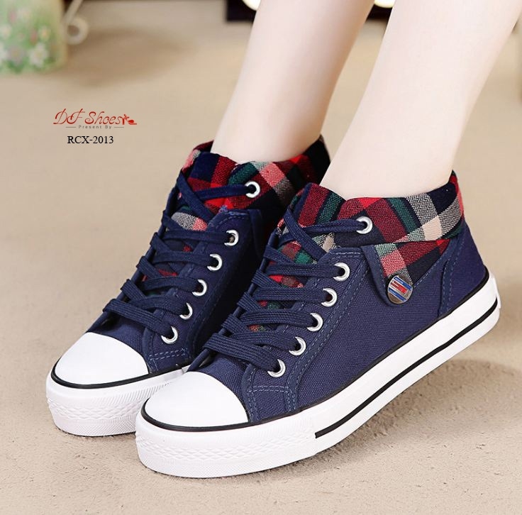 รองเท้าผ้าใบหุ้มข้อแต่งผ้าลายสก็อต (สีแดง)