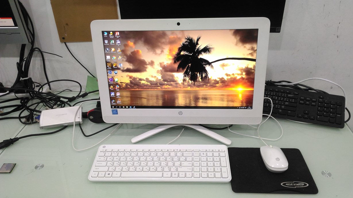 HP 20C021l 20" All in one PC