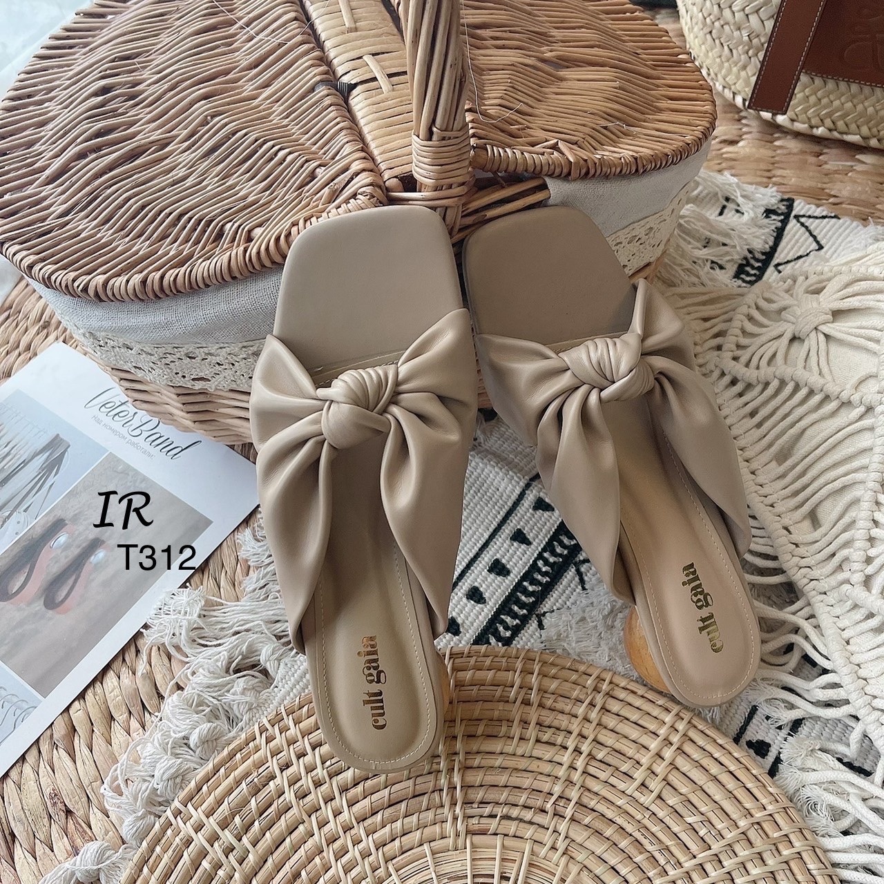 รองเท้าแตะทรงสวมสไตล์ cult gaia shoes