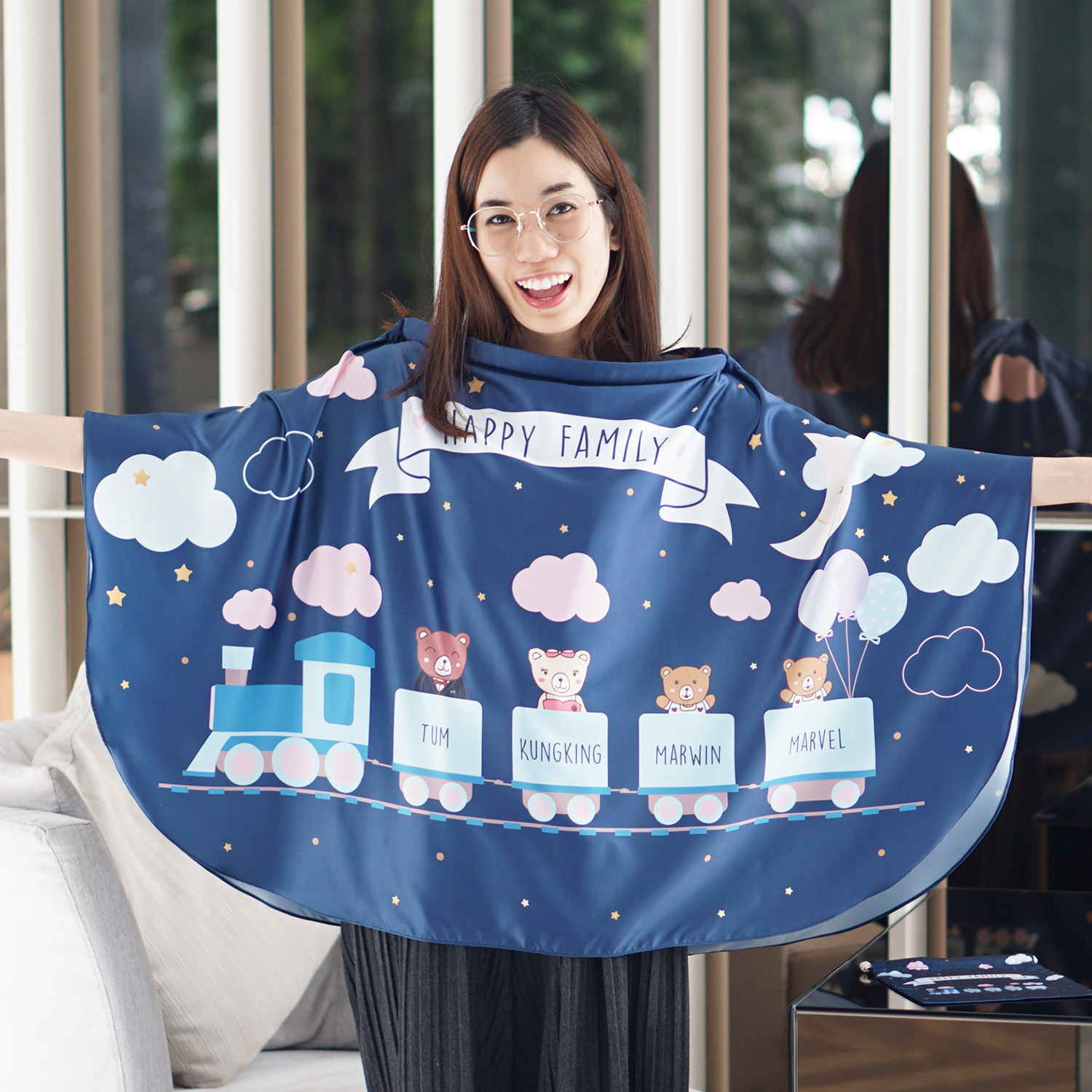 ผ้าคลุมให้นม สั่งทำใส่ชือ ลายรถไฟ สีกรม Train - Navy