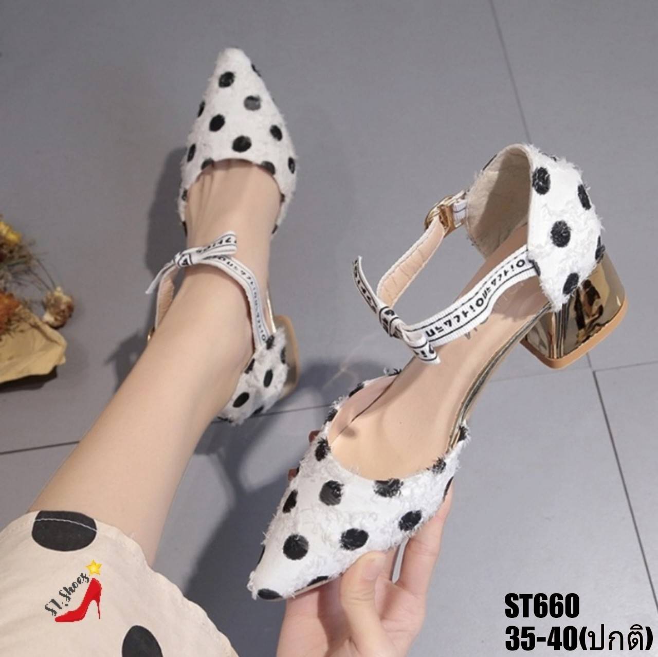 รอเท้าคัทชูส้นเตี้ยปิดส้นลายจุด (สีดำ)