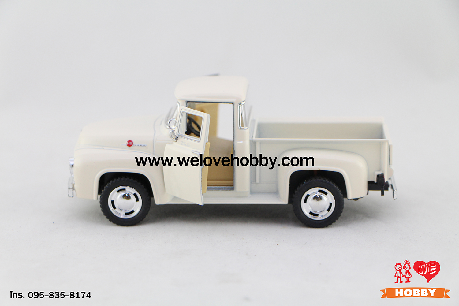โมเดลรถกระบะคลาสสิค 1956 Ford F-100 Pickup สีครีม Scale 1:38