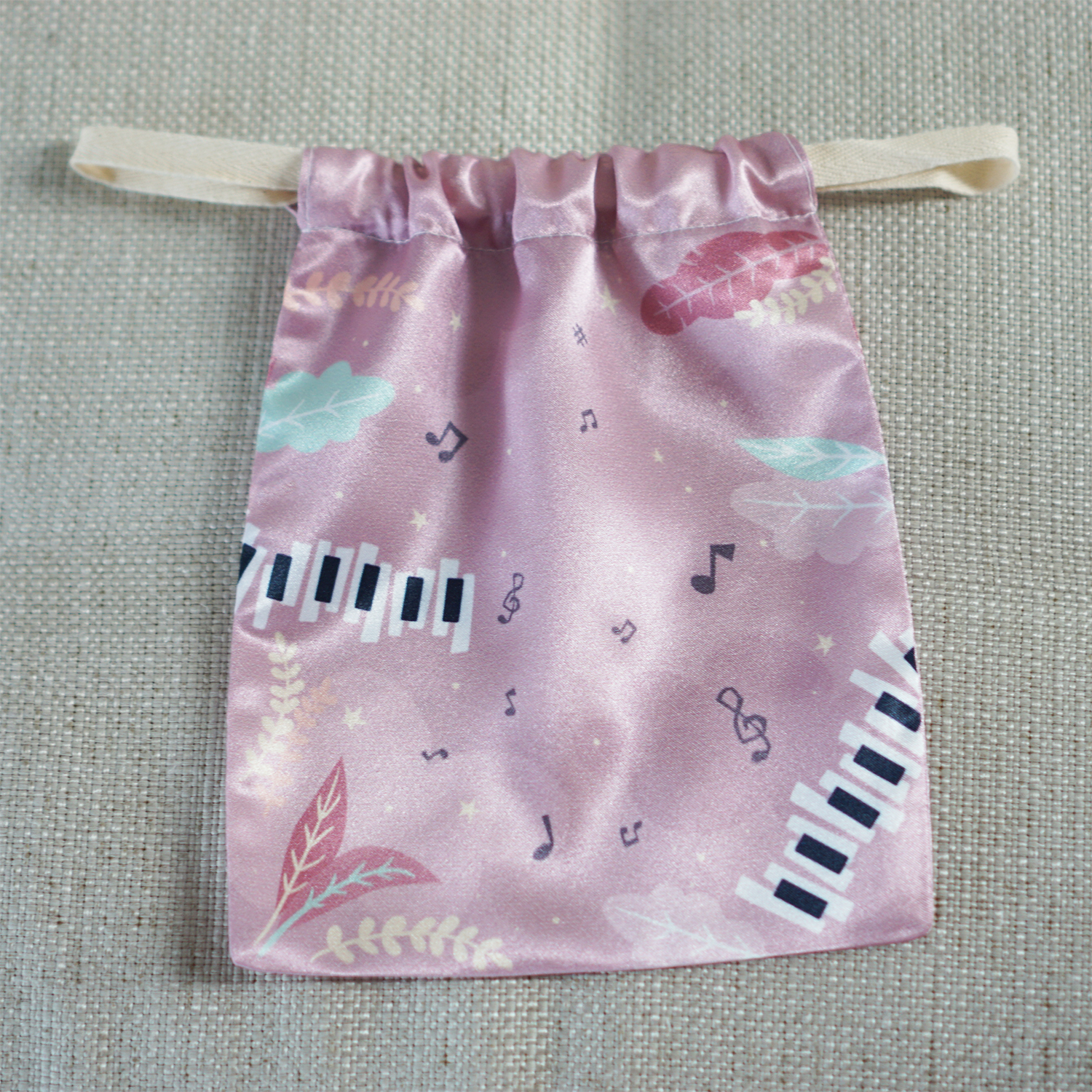 ผ้าคลุมให้นม สั่งทำใส่ชือ ลาย Piano - Pink