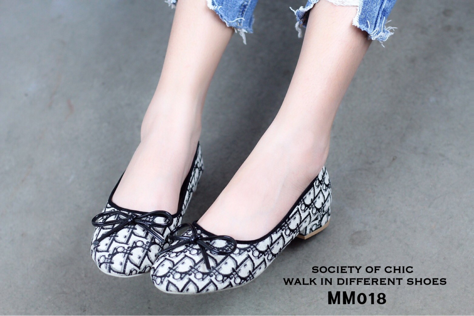 รองเท้าคัทชูส้นแบนทอลาย (สีดำ)