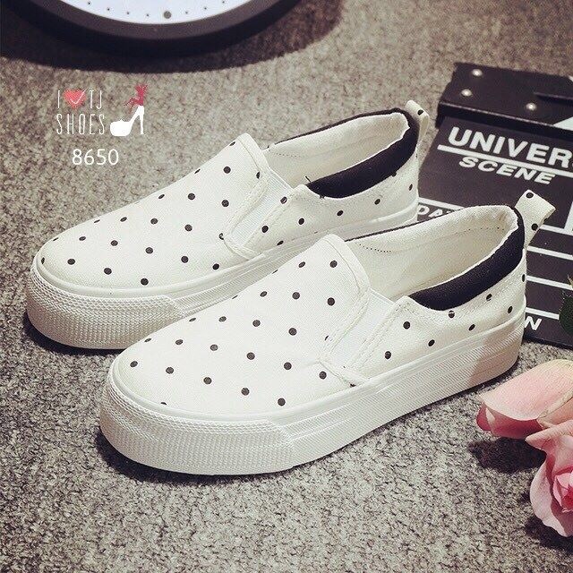 พร้อมส่ง : รองเท้าผ้าใบลาย Pokka Dot (สีขาว)