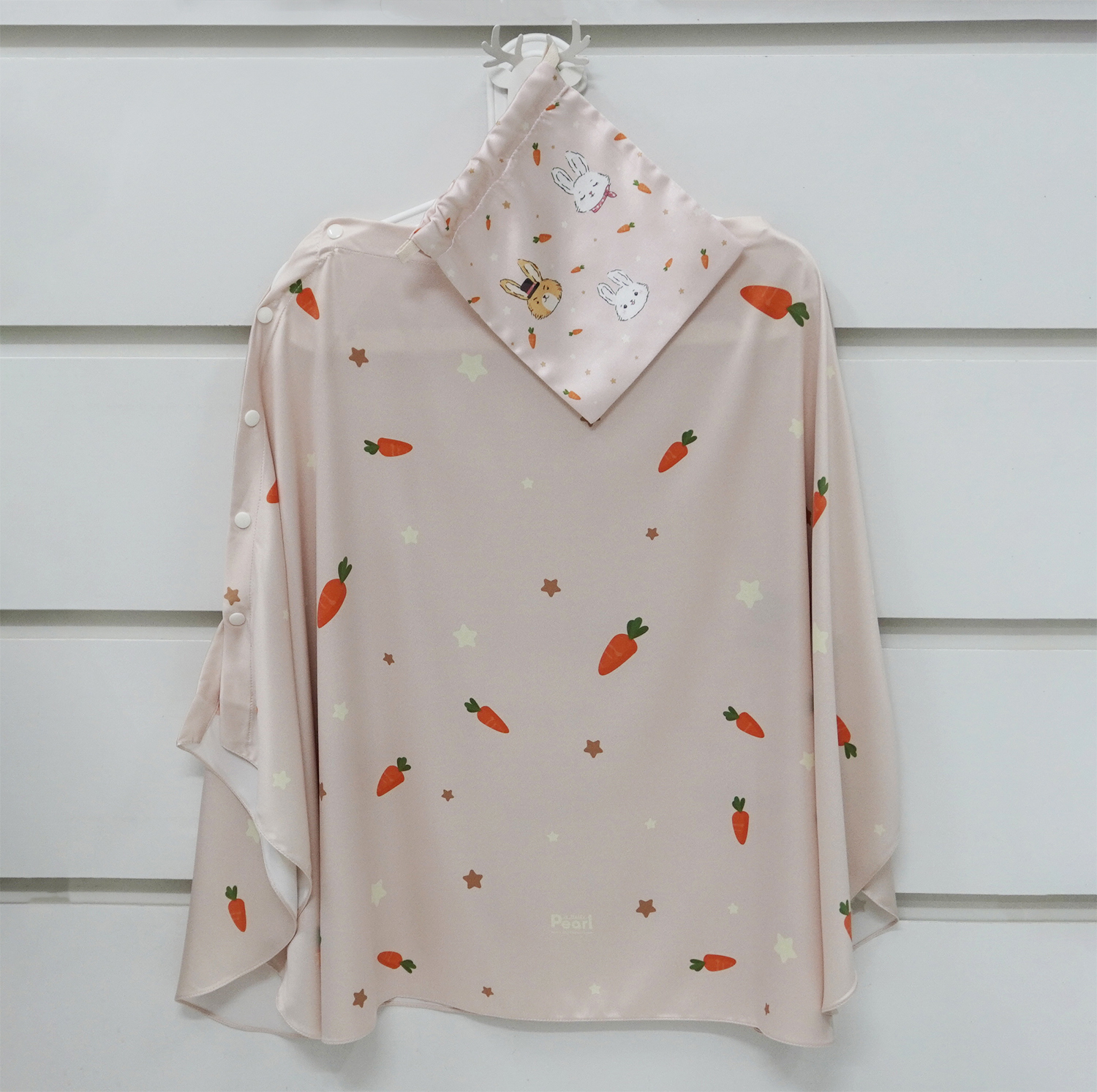 ผ้าคลุมให้นม (รุ่นมีกระดุม ถอดโครงได้) พร้อมส่ง ลาย Rabbit & Carrot - Cream