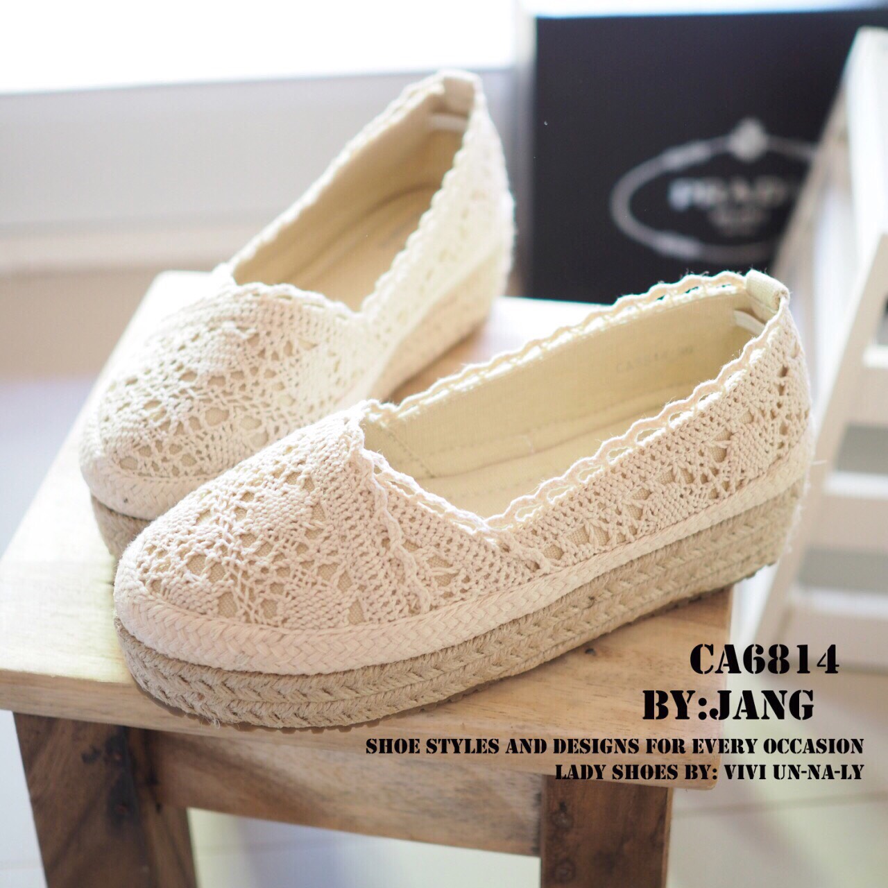 พร้อมส่ง : รองเท้าลูกไม้เสริมส้นวนปอ