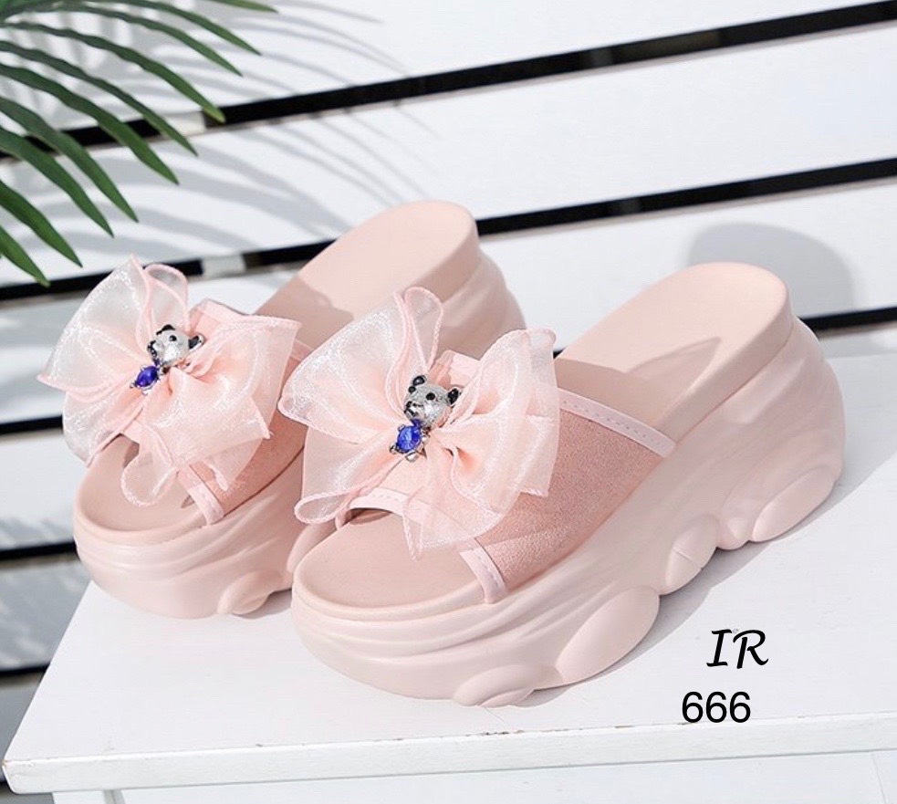 รองเท้าแตะเสริมส้นแต่งโบว์หมี (สีครีม)