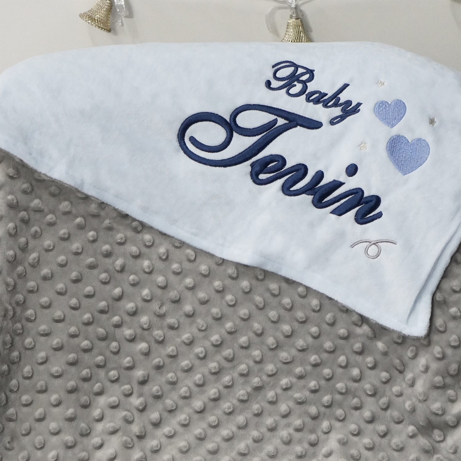 ผ้าห่ม Minky - สีฟ้า + เทา 75x100cm แบบปักชื่อ+icon - Hearts