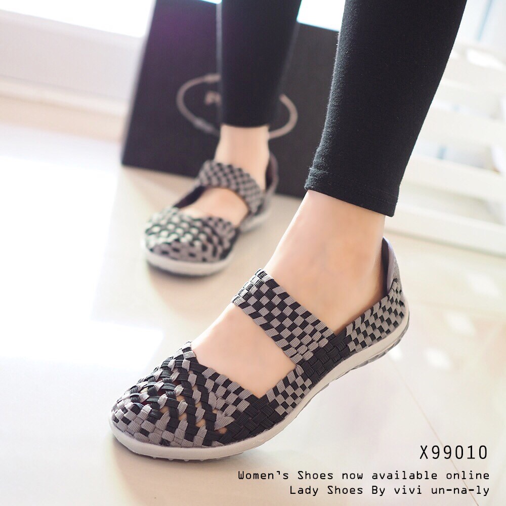 พร้อมส่ง : รองเท้าเพื่อสุขภาพ (รุ่นสายคาดสีดำ)