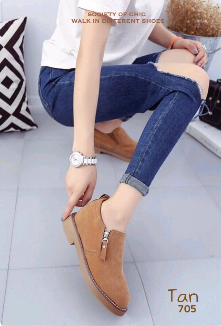 รองเท้าผ้าใบหนังกลับทรงสวม (สีเขียวขี้ม้า)