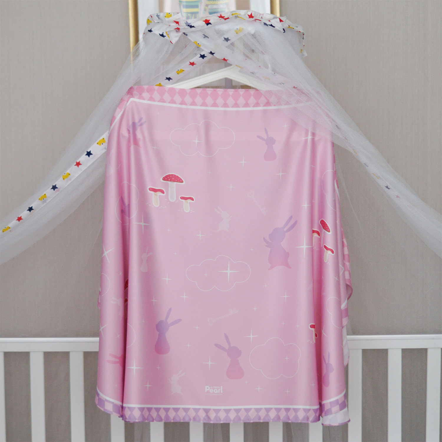 ผ้าคลุมให้นม สั่งทำใส่ชือ ลาย Wonderland - Pink