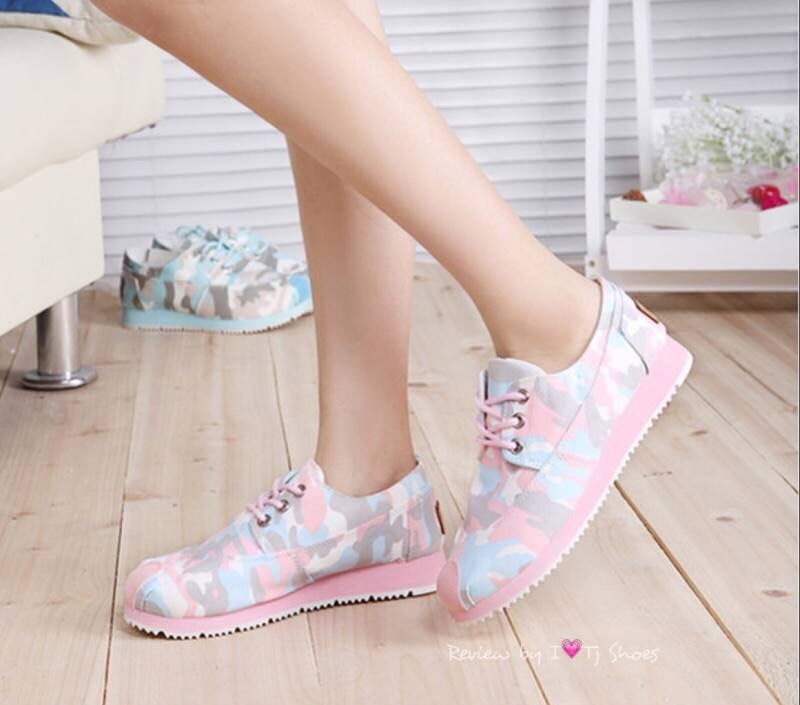 พร้อมส่ง : รองเท้าผ้าใบลาย milatary (สีชมพู)