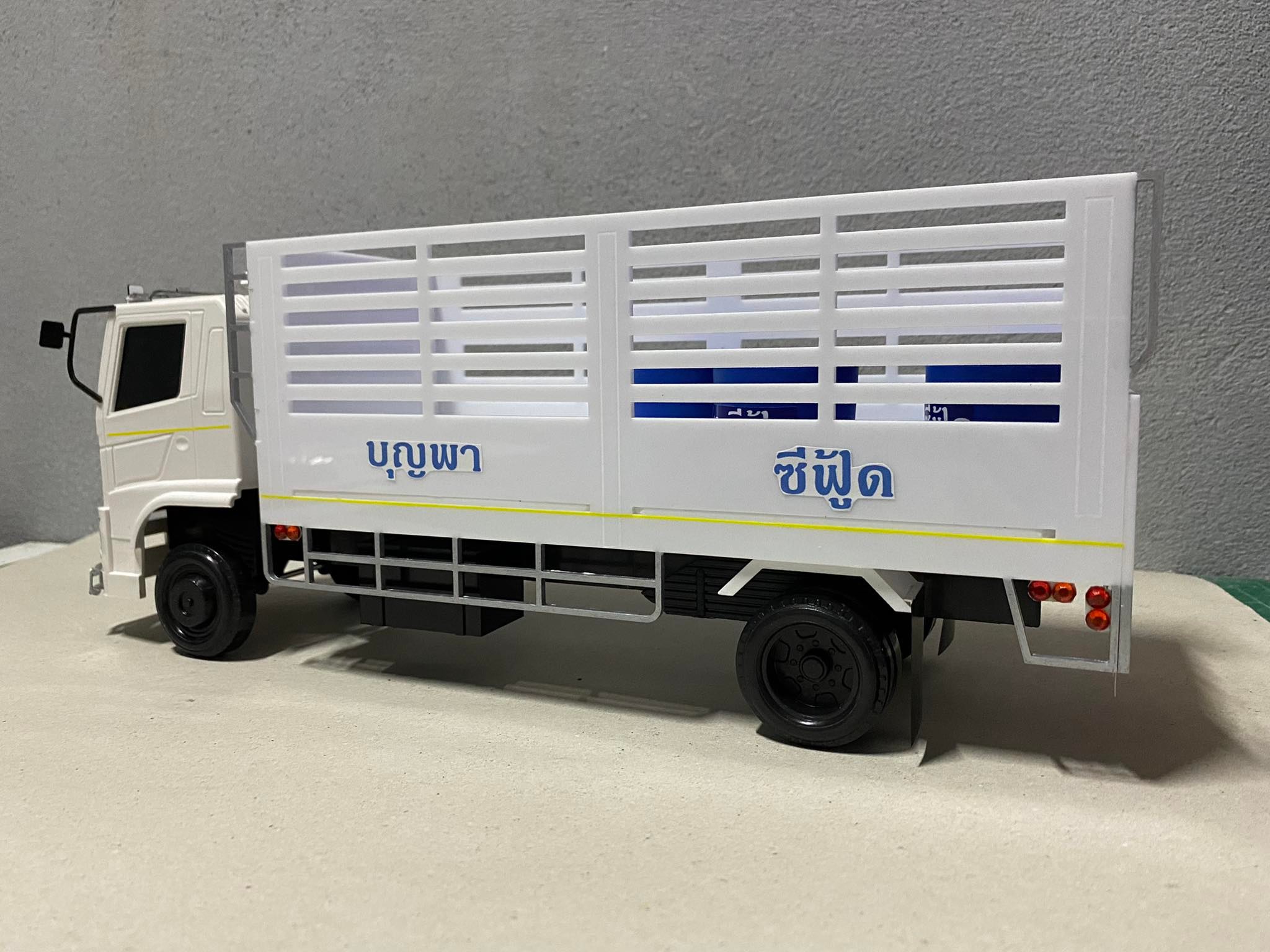 รถหกล้อคอก