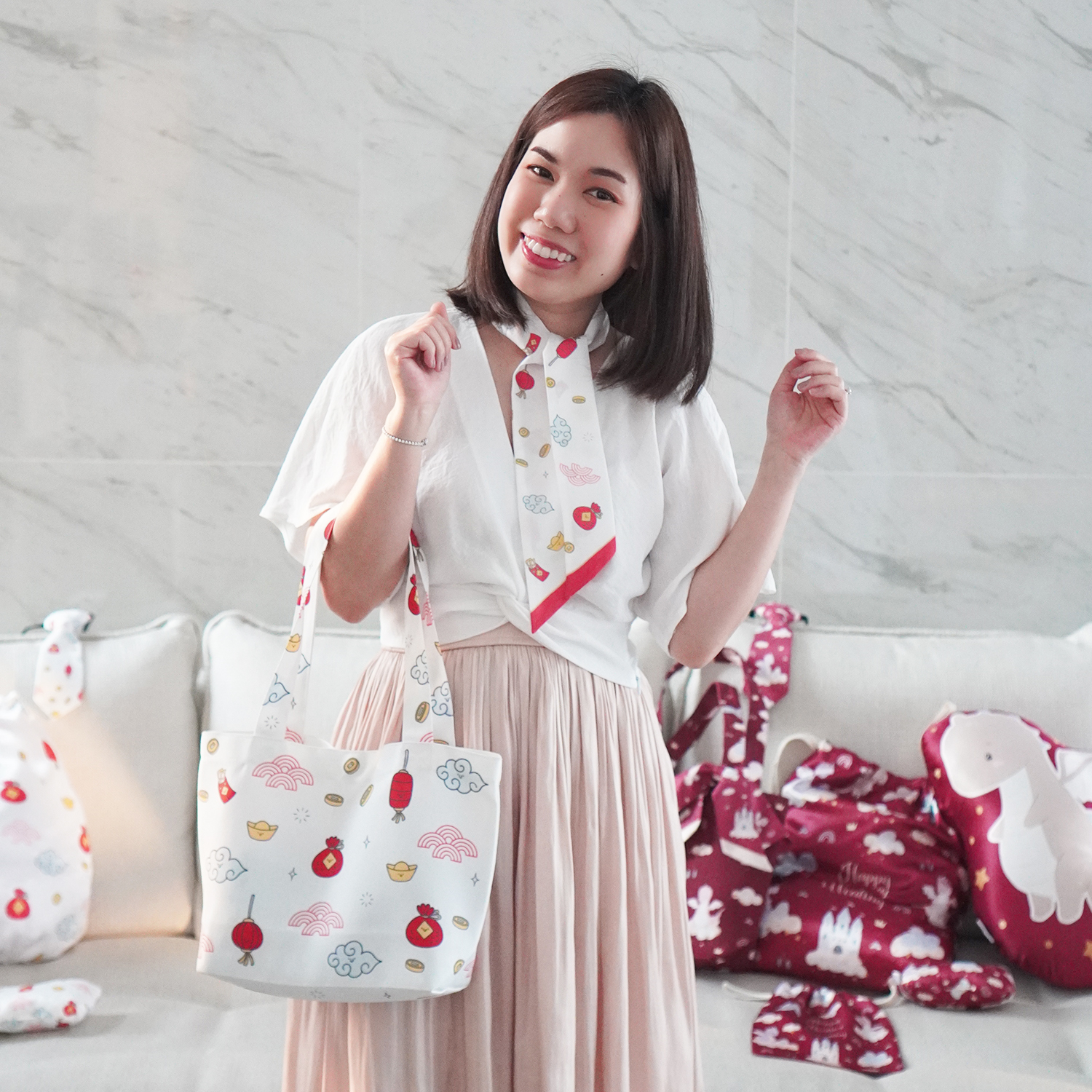 กระเป๋าผ้าแคนวาส ปักชื่อ (ไซส์ S) ลาย Chinese Calendar Money - White