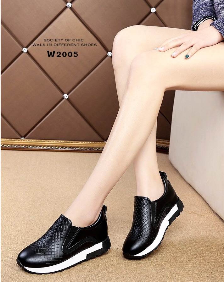 รองเท้าผ้าใบทรงสวมพิมพ์ลายสีทูโทน (สีขาว)