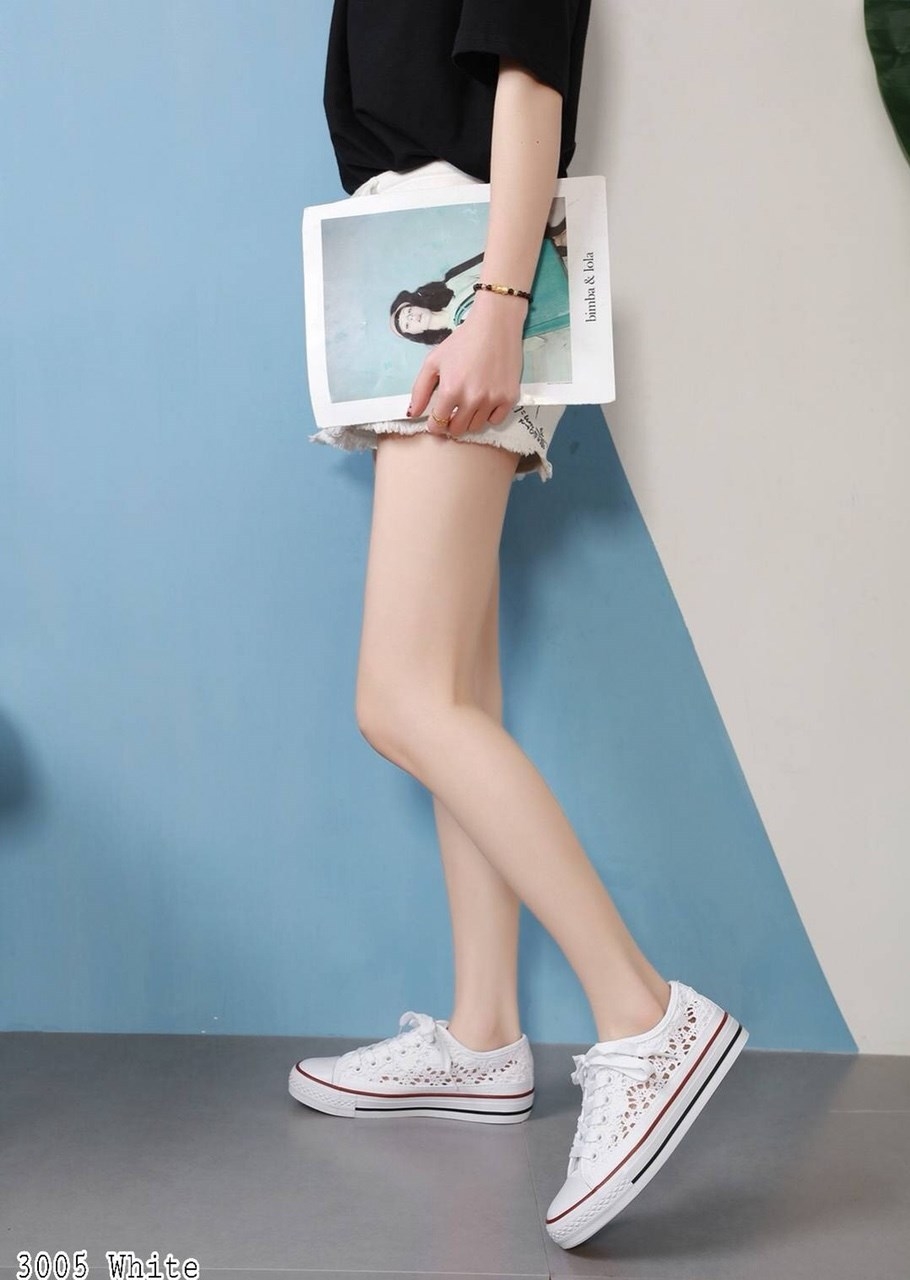 รองเท้าผ้าใบฉลุลายลูกไม้สไตล์Casual