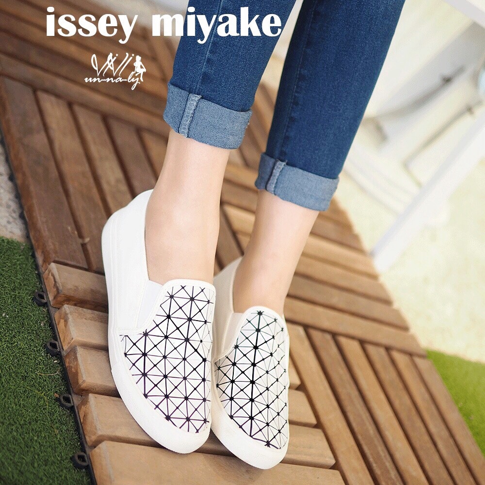 รองเท้า Issey Miyake Slip On (สีดำ)