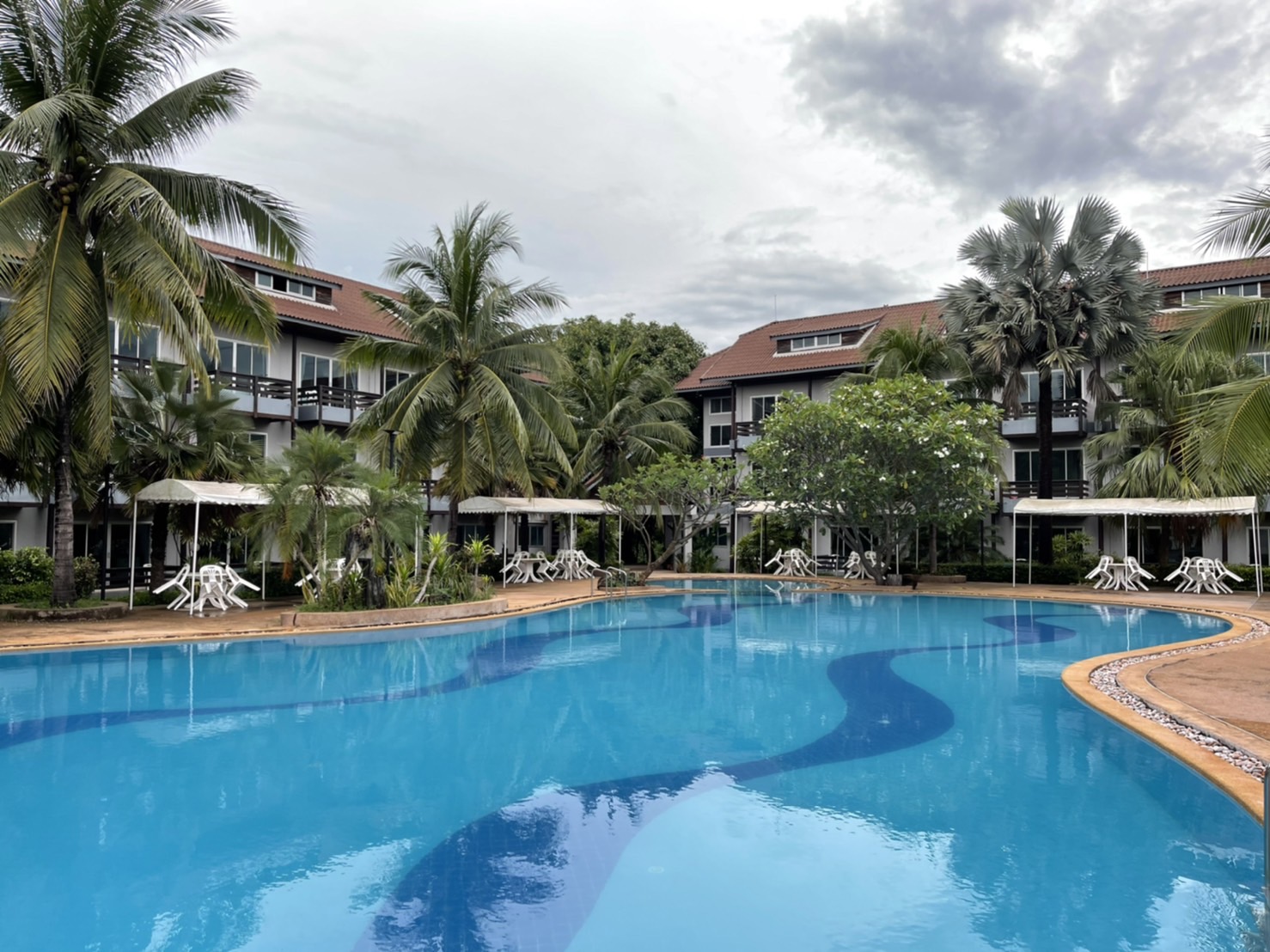 ขายโรงแรมหรู ขนาด 79 ห้อง พร้อมสระน้ำสไลเดอร์ บนเนื้อที่ดิน 14 ไร่ ติดถนนใหญ่ ถนนมิตรภาพ จ.อุดรธานี