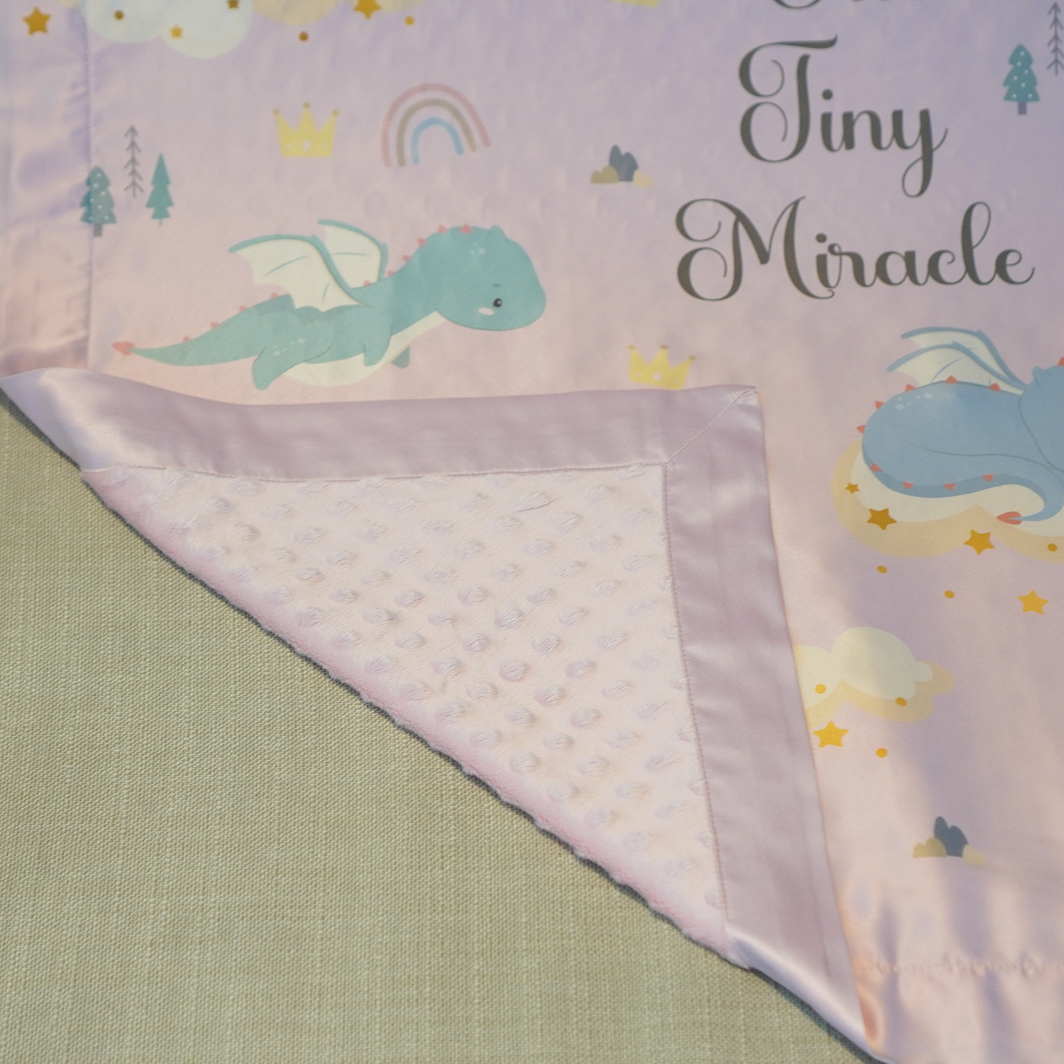 ผ้าห่ม ผ้าไหมเสปน ด้านหลังผ้า minky ขนาด 75x100cm - ลายมังกร สีชมพู
