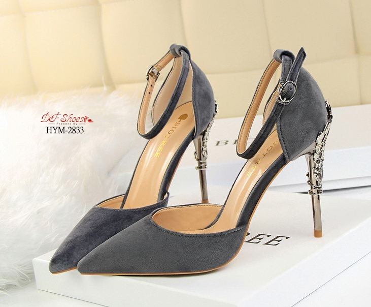 รองเท้าคัทชูส้นสูงแต่งส้นโลหะ (สีัเทา)