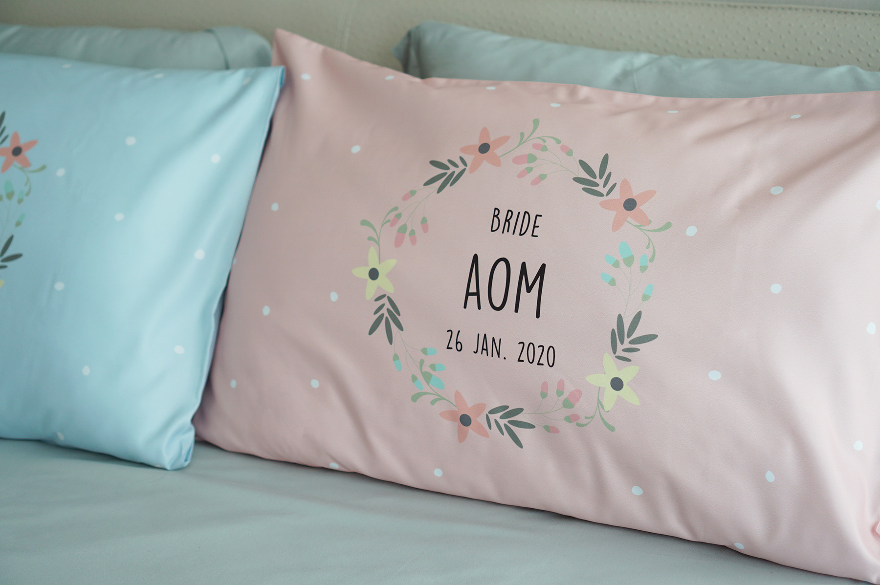ปลอกหมอนหนุนคู่ พิมพ์ลายเต็มผืน Polka Dot - Pink/Blue - Floral Frame