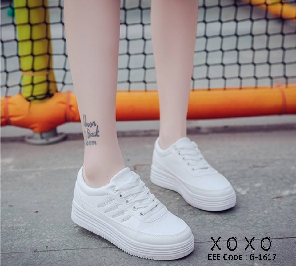 รองเท้าผ้าใบปักลายใบ้ไม้พาสเทล (สีขาว)