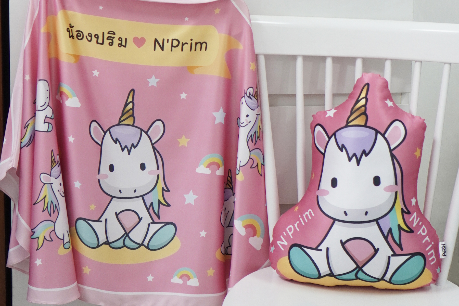 ชุดของขวัญเด็กแรกเกิด ผ้าคลุมให้นม + หมอนอิง ลาย Unicorn - Pink