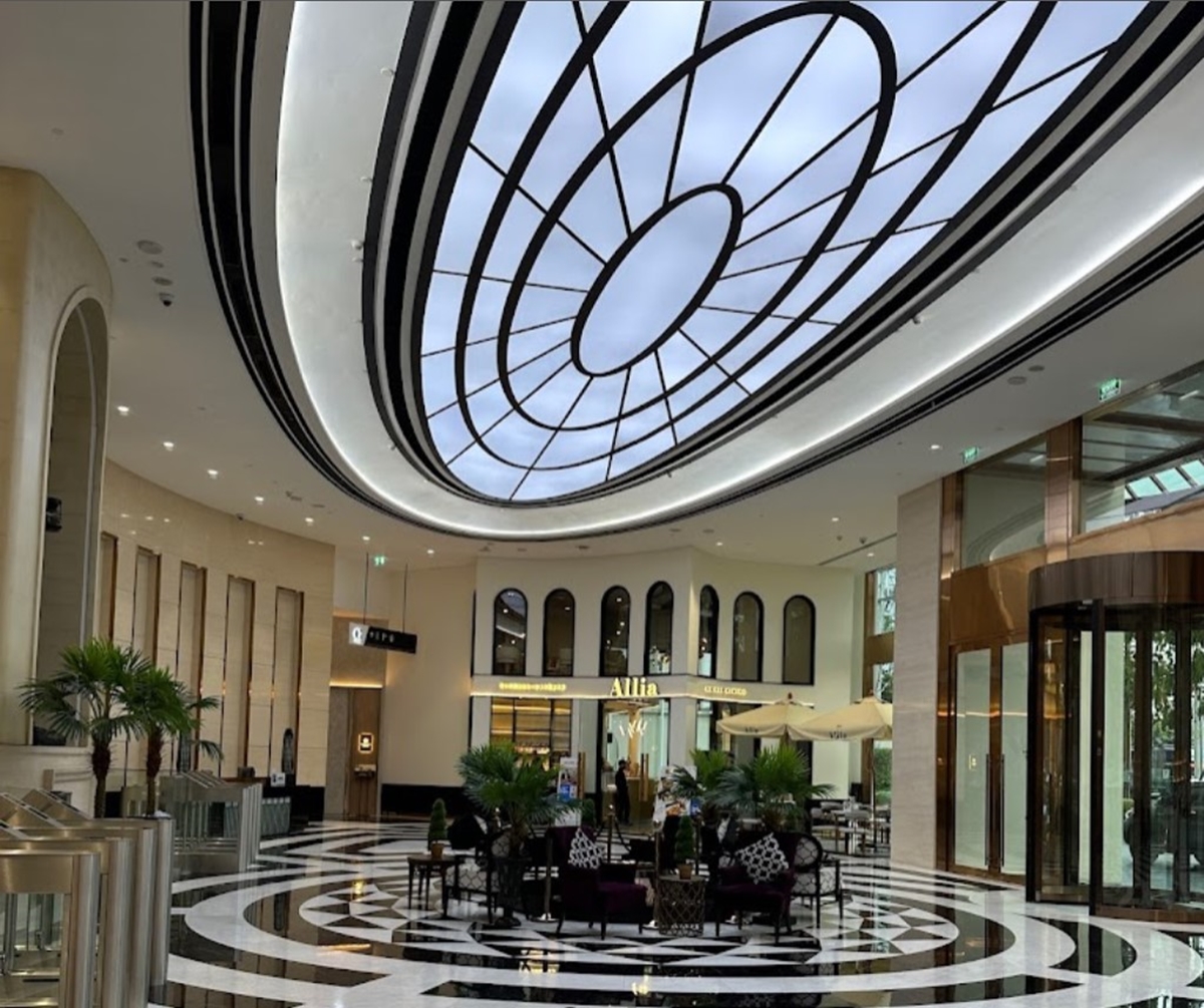 อาคารสำนักงานโครนอส สาทร (Kronos Sathorn office building) สำนักงานให้เช่าย่านถนนสาทร พระราม 4 กรุงเทพฯ ใกล้สวนลุมพินี เพียง 700 เมตร