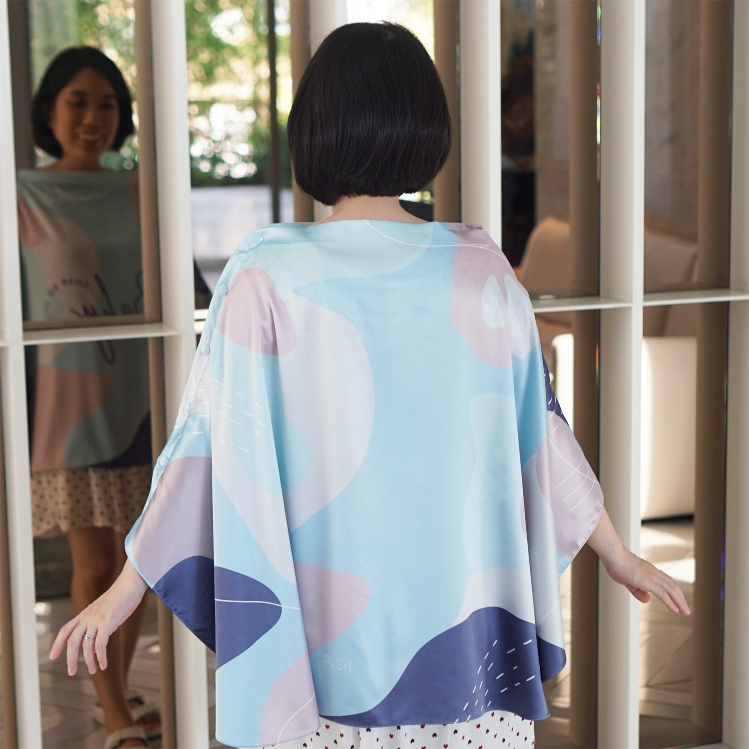 ผ้าคลุมให้นม 3in1 (รุ่นมีกระดุม ถอดโครงได้) แบบสั่งทำใส่ชื่อ ลาย Curve - Blue