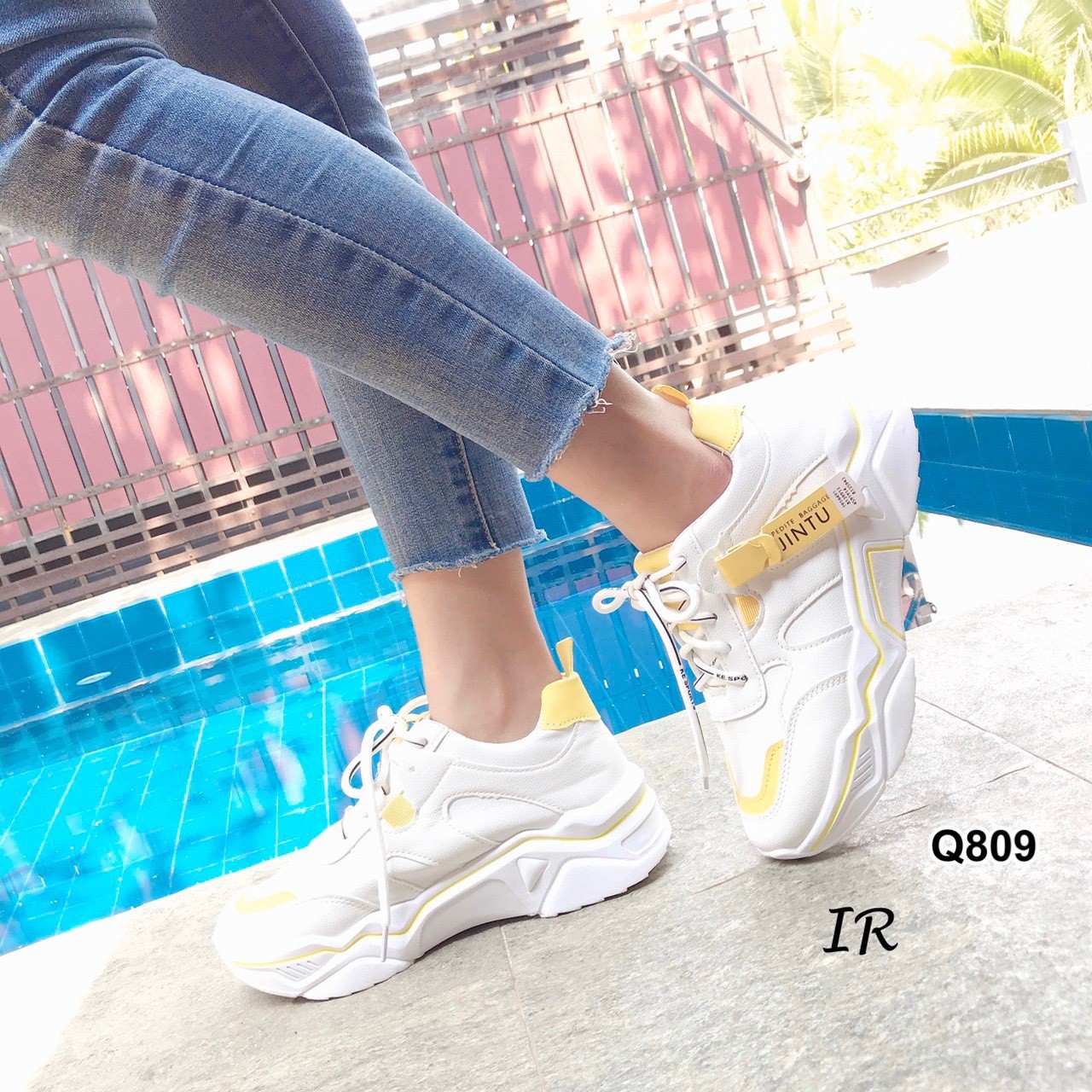 รองเท้าผ้าใบทรงSportแต่งป้ายแฟชั่น (สีเหลือง)