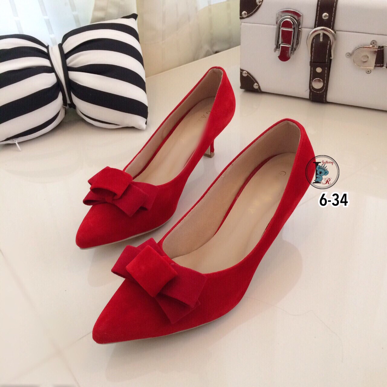 รองเท้าคัทชูโบว์กำมะหยี่ (สีแดง)