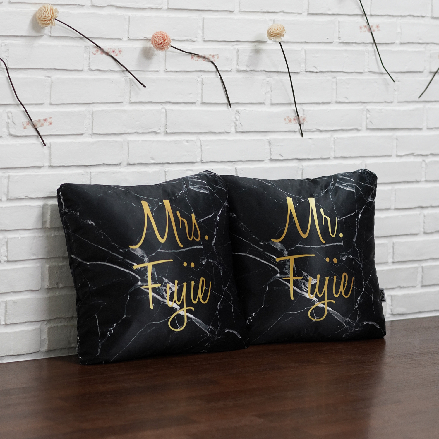 หมอนอิงสั่งทำใส่ชื่อ ลาย Black Marble - Name - Gold (ราคาต่อใบ)
