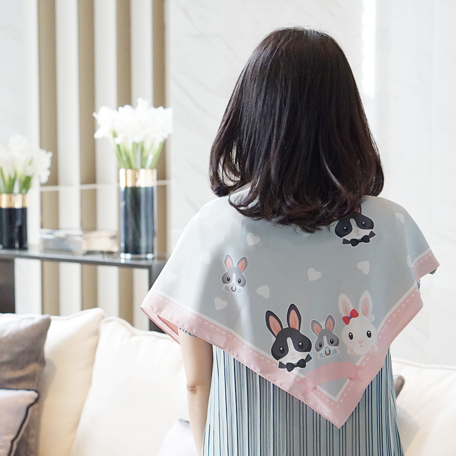 ผ้าพันคอ ลาย Rabbit Family - Grey พร้อมส่ง