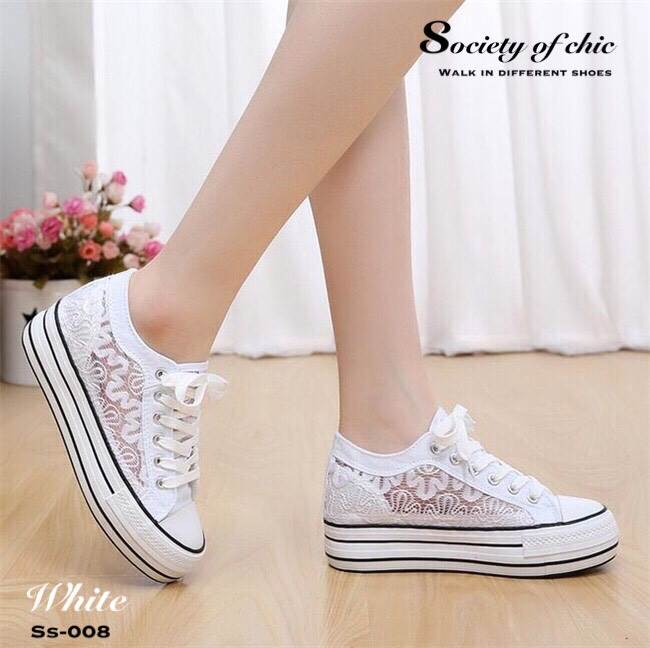 รองเท้าผ้าใบเกาหลีฉลุลาย (สีดำ)