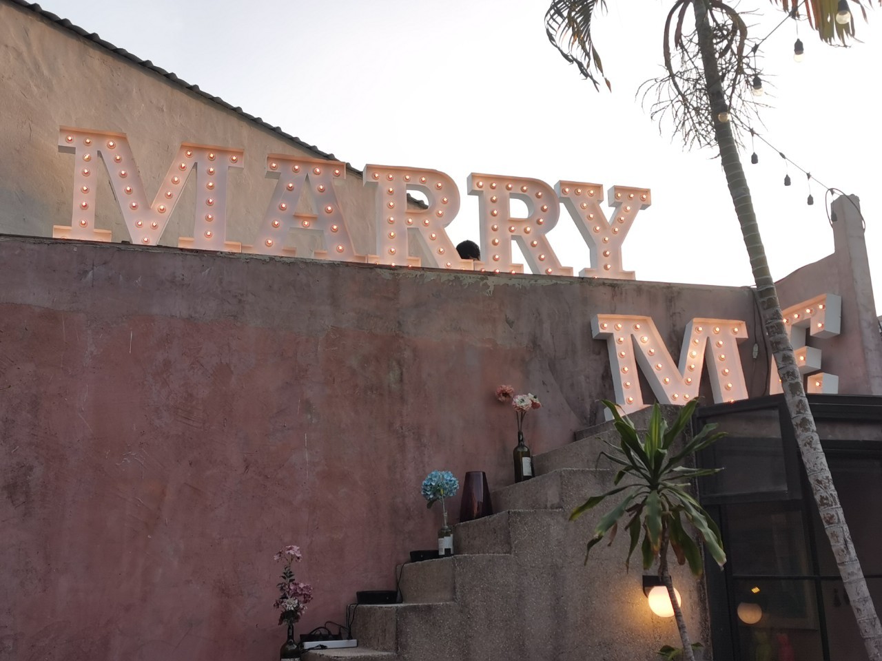 งานเช่าอักษรไฟปิงปปอง " MARRY ME "