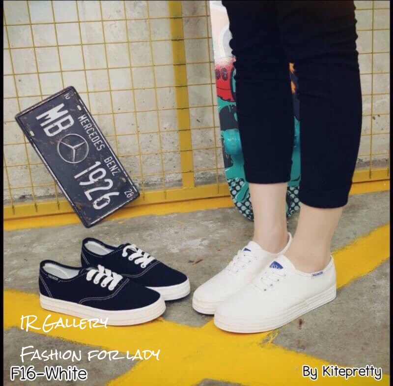 รองเท้าผ้าใบทรง Keds (สีขาว)