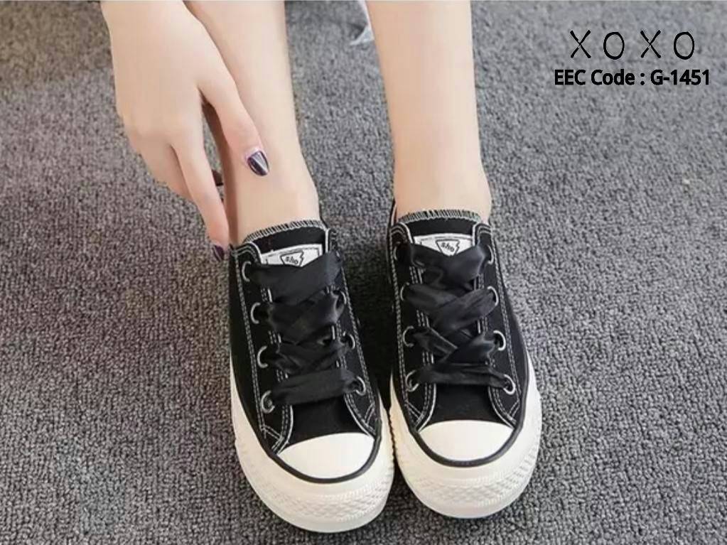 รองเท้าผ้าใบแคนวาสแต่งเชือกสี (สีดำ)