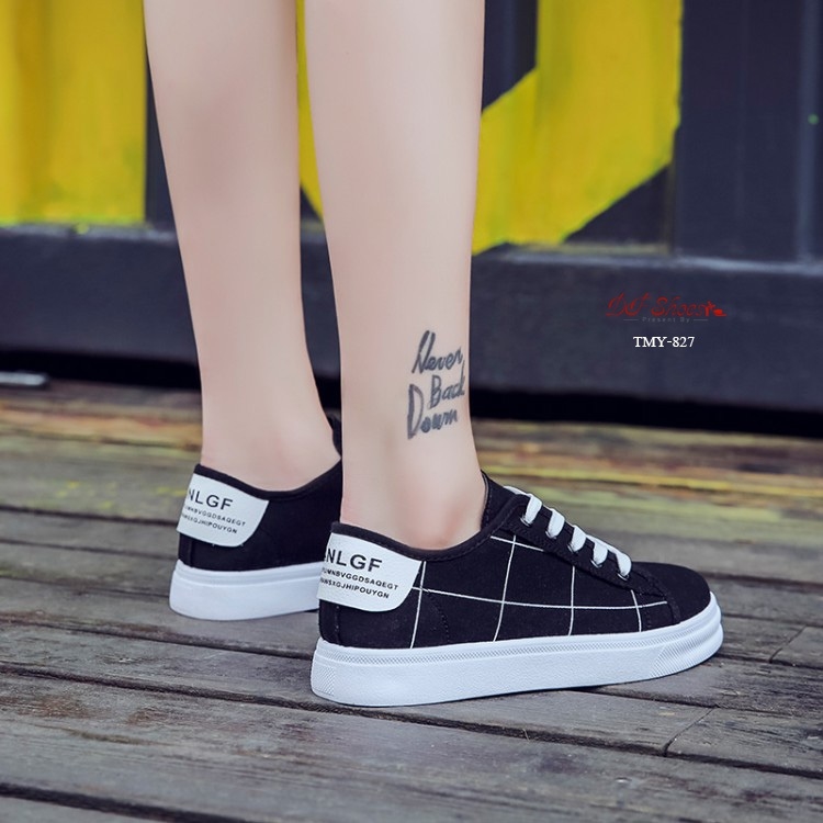 รองเท้าผ้าใบแฟชั่สกีนลายเส้น (สีดำ)