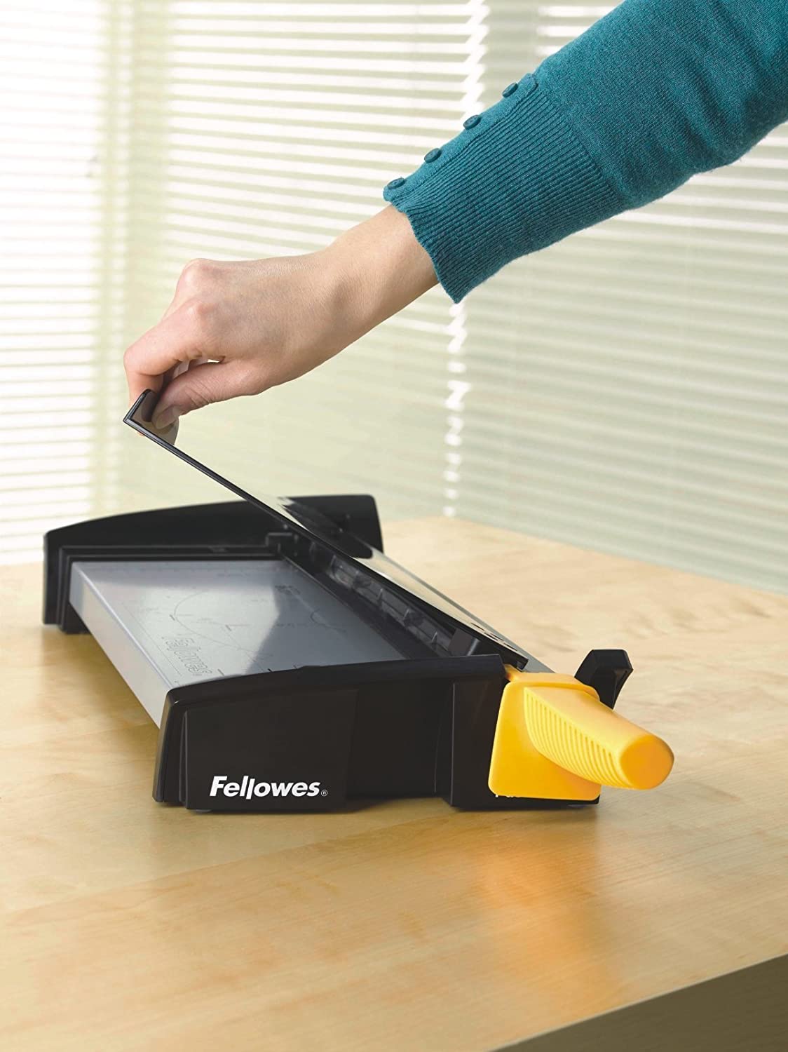 ขายถูก แท่นตัดกระดาษ Fellowes รุ่น Fusion A3