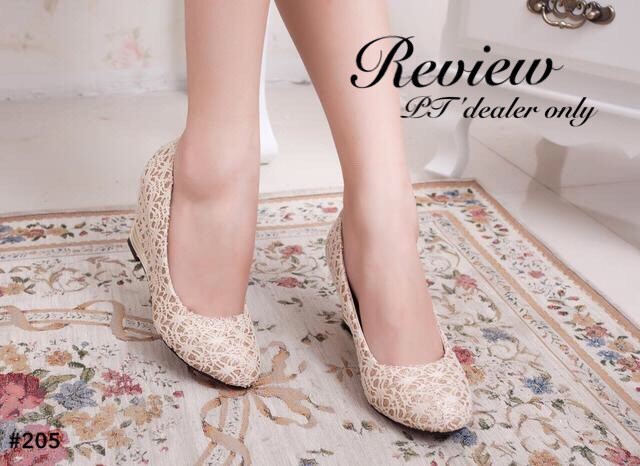 พร้อมส่ง : คัทชูลูกไม้ส้นเตารีด (มี2สี)