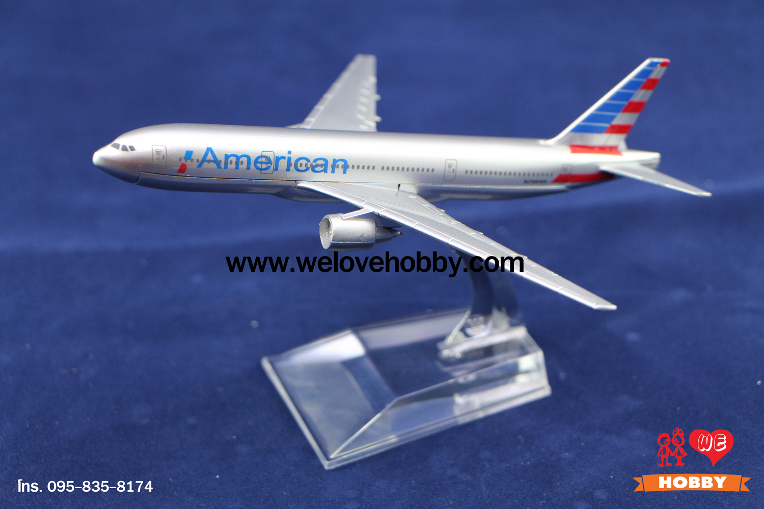 โมเดลเครื่องบิน American Airlines (Boeing 777) ปีกนกลายธงชาติสหรัฐอเมริกา